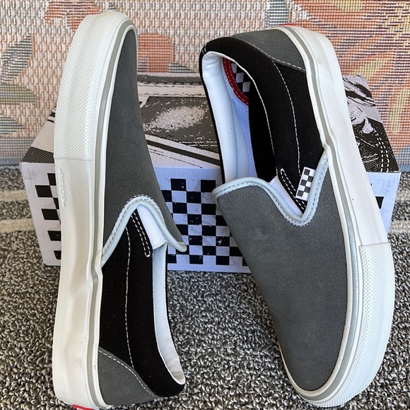 Vans Men’s Skate Slip-On
Reflective Black/Grey
VN0A5FCAN42
Sneakers - Picture 12 of 16